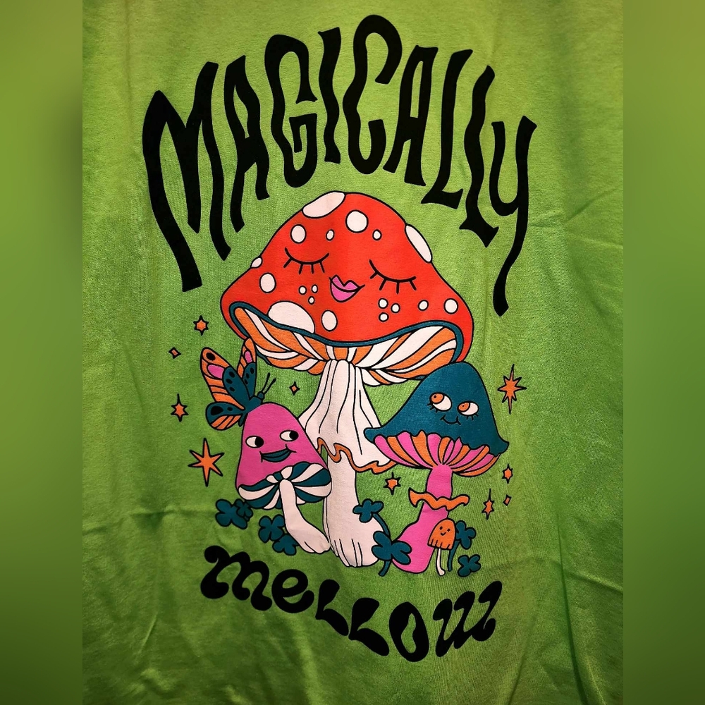 New Mellow Mushroom Magically Mellow Lime Green Short Sleeve Tee
